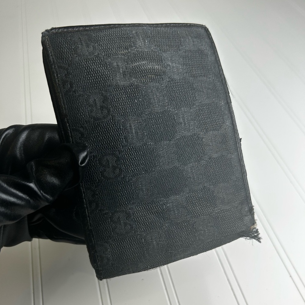 SOLD Gucci Vintage Black Bi-Fold Unisex Wallet - Picture 6 of 16